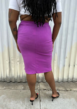 Load image into Gallery viewer, Back view of a size 14/16 Eloquii light purple ribbed pencil skirt styled with black heels and a white top on a size 14/16 model. The photo was taken outside in natural lighting.
