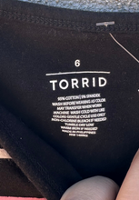 Load image into Gallery viewer, Torrid Stripe Crop Top Size 6
