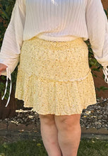 Load image into Gallery viewer, Forever 21 Yellow Floral Skirt 1X
