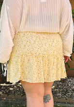 Load image into Gallery viewer, Forever 21 Yellow Floral Skirt 1X
