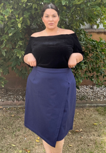 Load image into Gallery viewer, Pari Passu Navy Skirt 24
