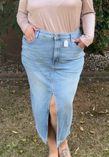 Load image into Gallery viewer, Good American Denim Skirt 20
