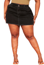 Load image into Gallery viewer, Pretty Little Thing Black Denim Mini Cargo Skirt, Size 12
