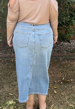 Load image into Gallery viewer, Good American Denim Skirt 20

