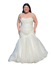 Load image into Gallery viewer, Morilee Organza Wedding Dress, Size 16W
