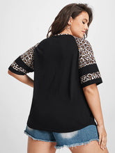 Load image into Gallery viewer, BLOOMCHIC CASUAL BLACK T-SHIRT WITH LEOPARD PRINT/BLACK SLEEVES
